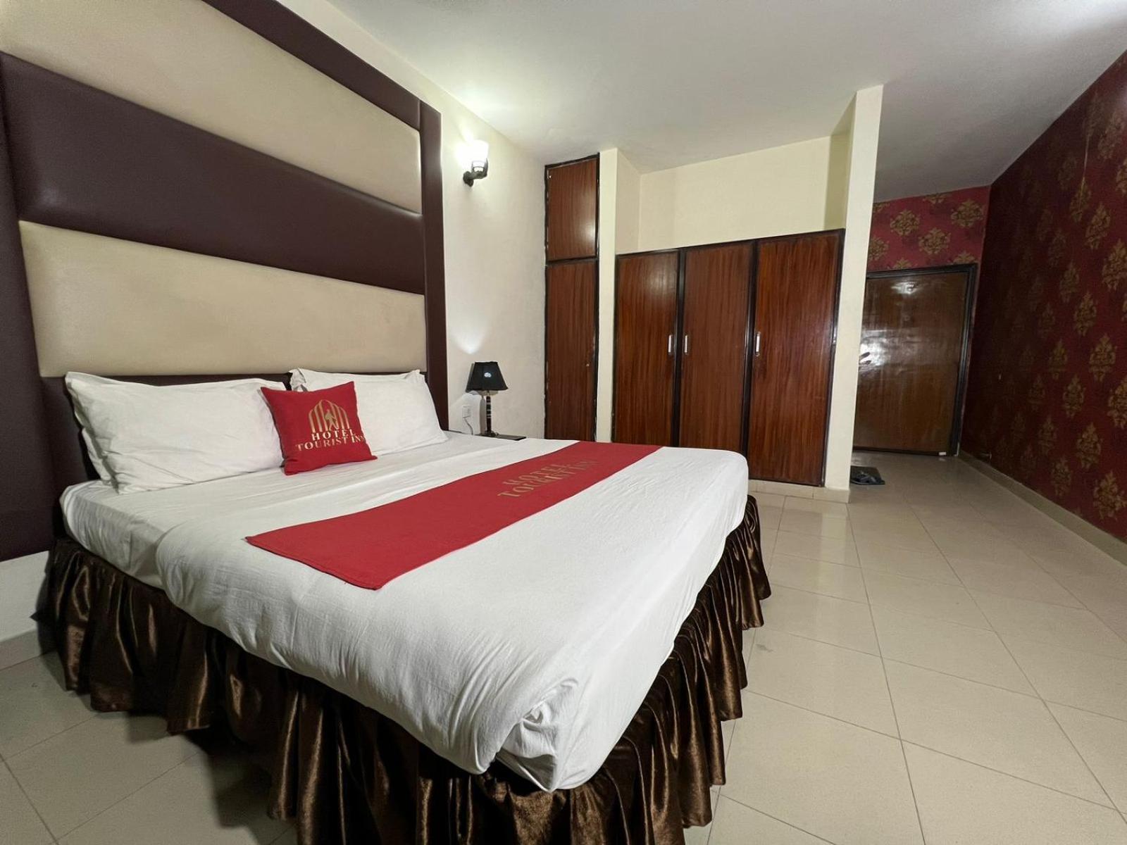 Hotel Tourist Inn لاهور المظهر الخارجي الصورة
