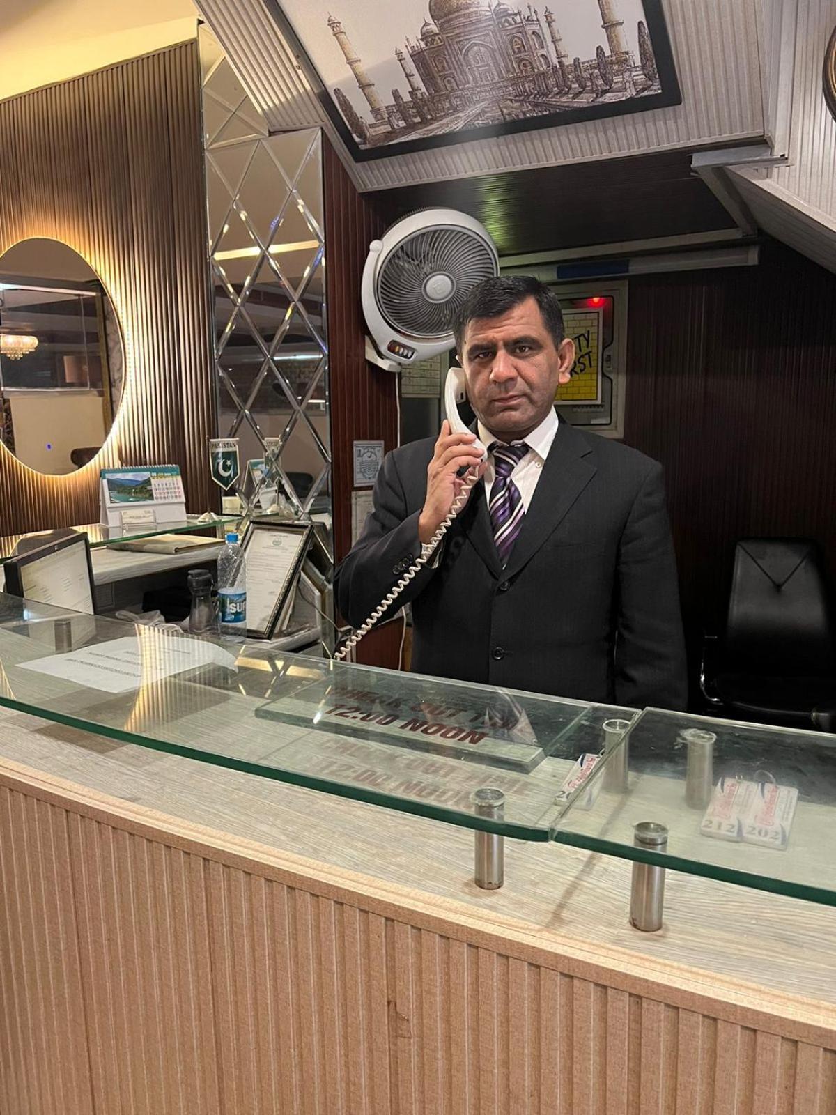 Hotel Tourist Inn لاهور المظهر الخارجي الصورة